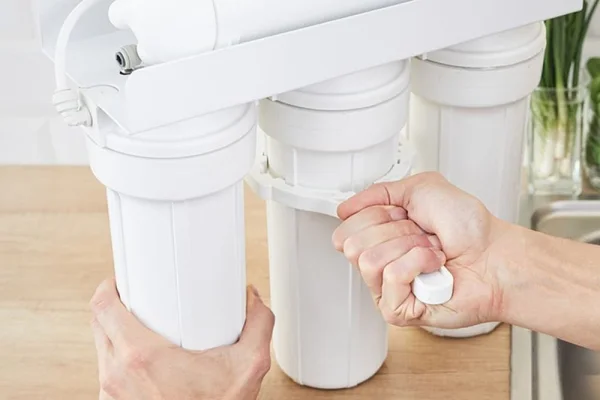 Cách thay lõi lọc nước thô, màng RO và lõi chức năng