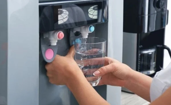 Dấu hiệu, nguyên nhân và cách khắc phục máy lọc nước bị e khí