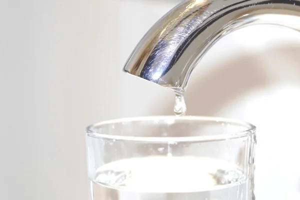 Máy lọc nước bị rò nước do đâu và cách khắc phục tình trạng này